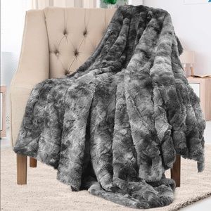Comfort Faux Fur Throw Blankets, Soft, Fluffy, Plush, Gray